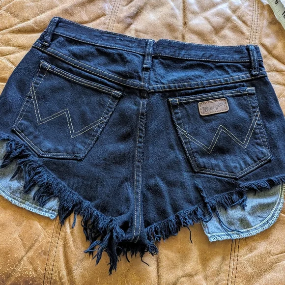 WRANGLER CUTOFFS SZ 31" - Picture 2 of 5